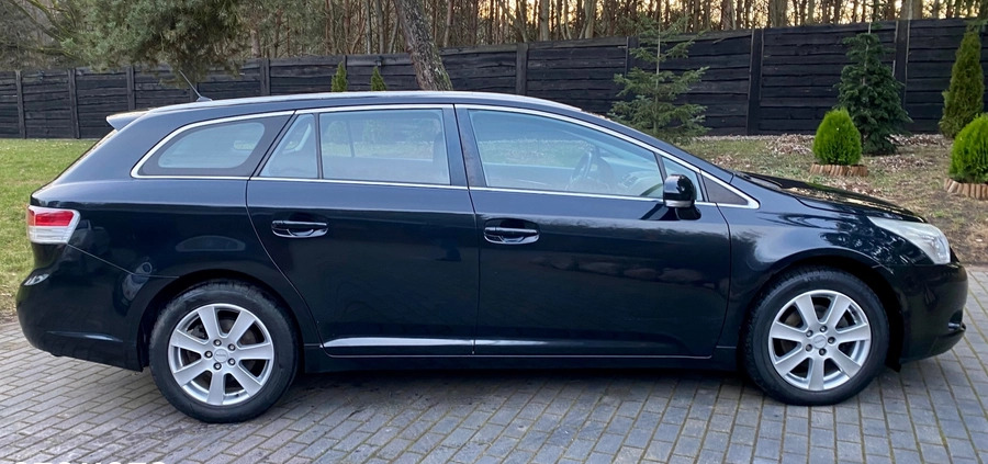 Toyota Avensis cena 33500 przebieg: 219000, rok produkcji 2011 z Warszawa małe 781